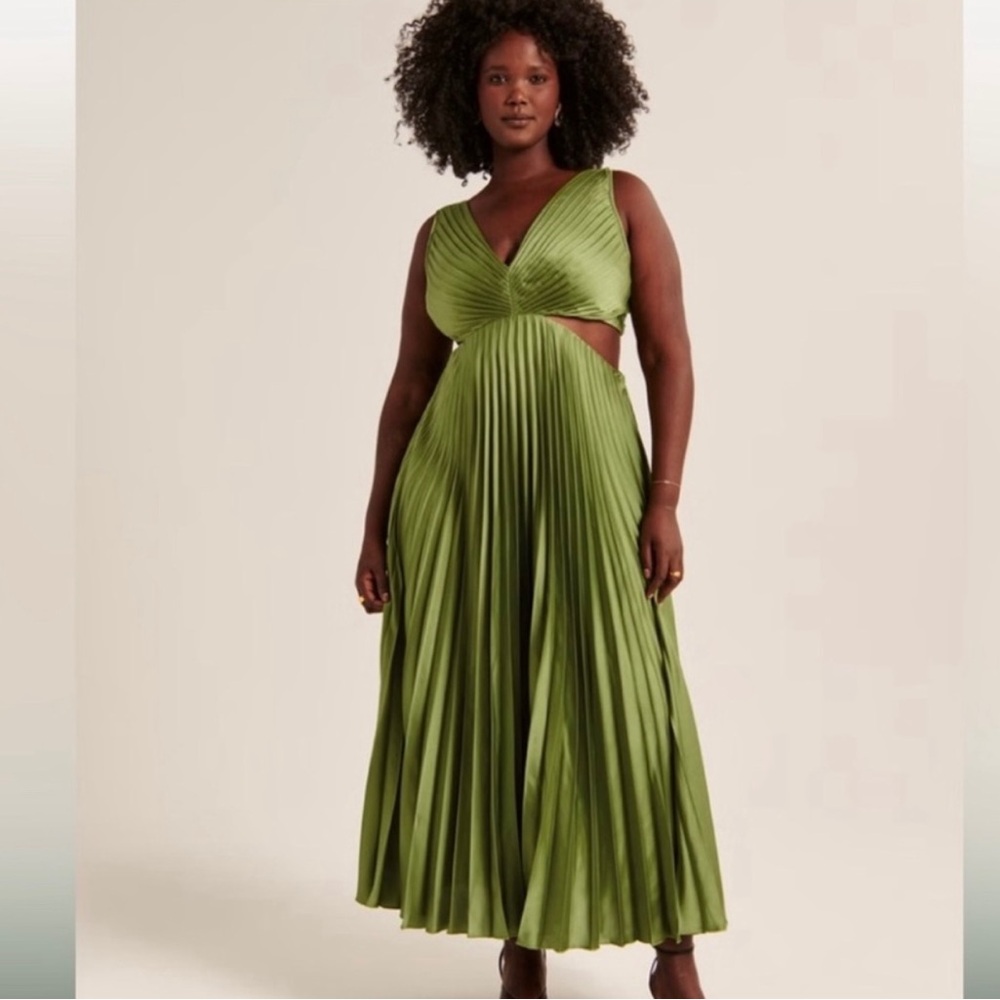 NWT A&F Giselle Pleated Cutout Maxi Dress in Olive Green